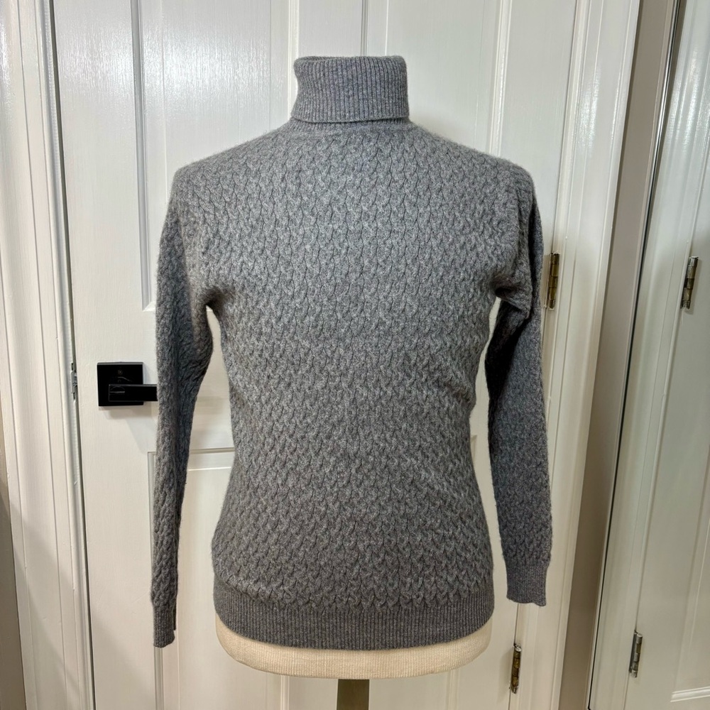 100% Cashmere Cable Knit Turtleneck Sweater M